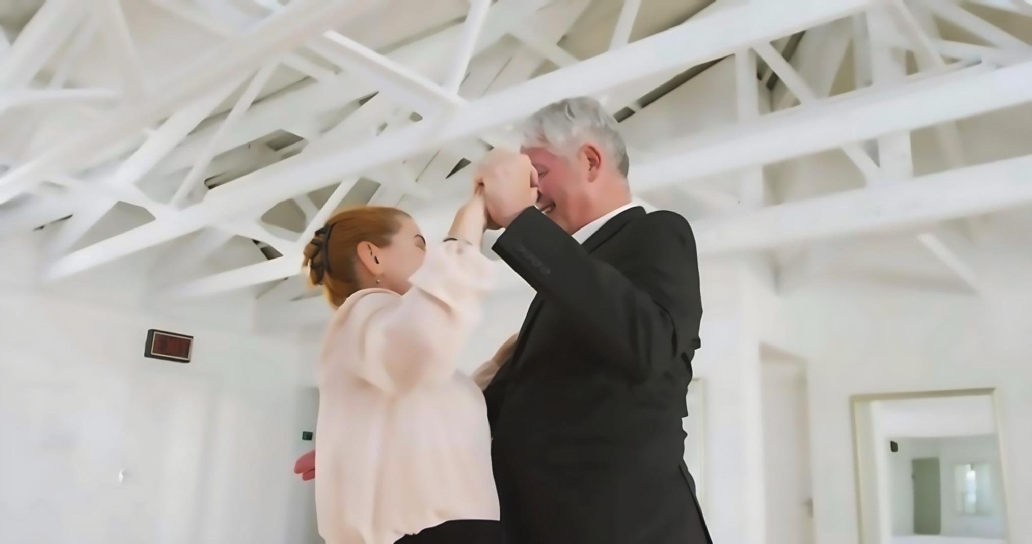 Detailaufnahme einer Tanzhaltung - Fokus auf Technik und Verbindung